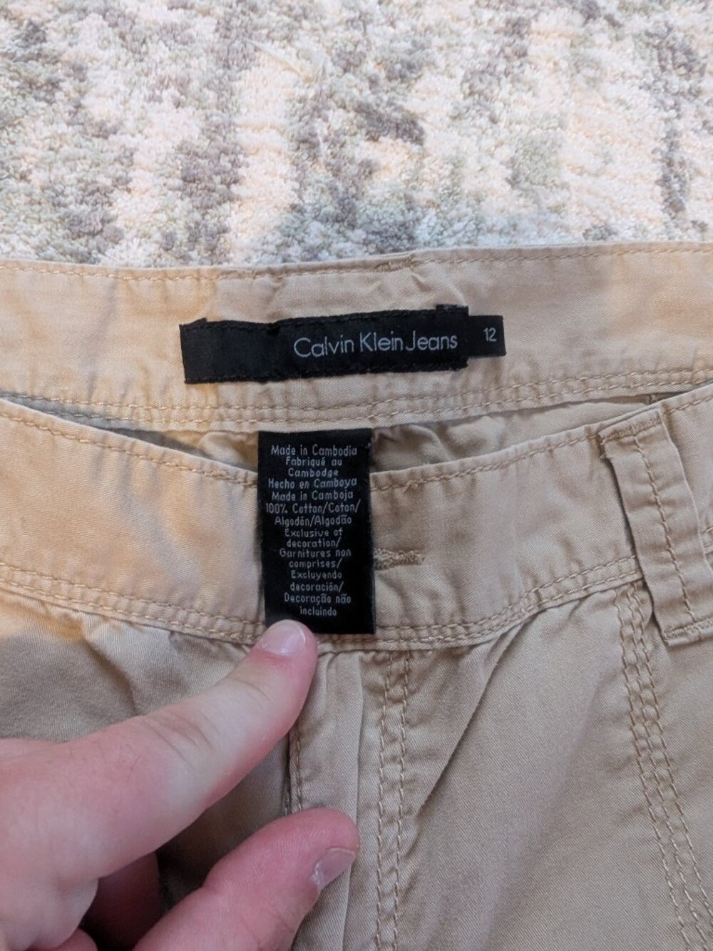Calvin Klein Jeans Khaki Capri Pants Button Tab Women's Size 12 Tan - Picture 6 of 9